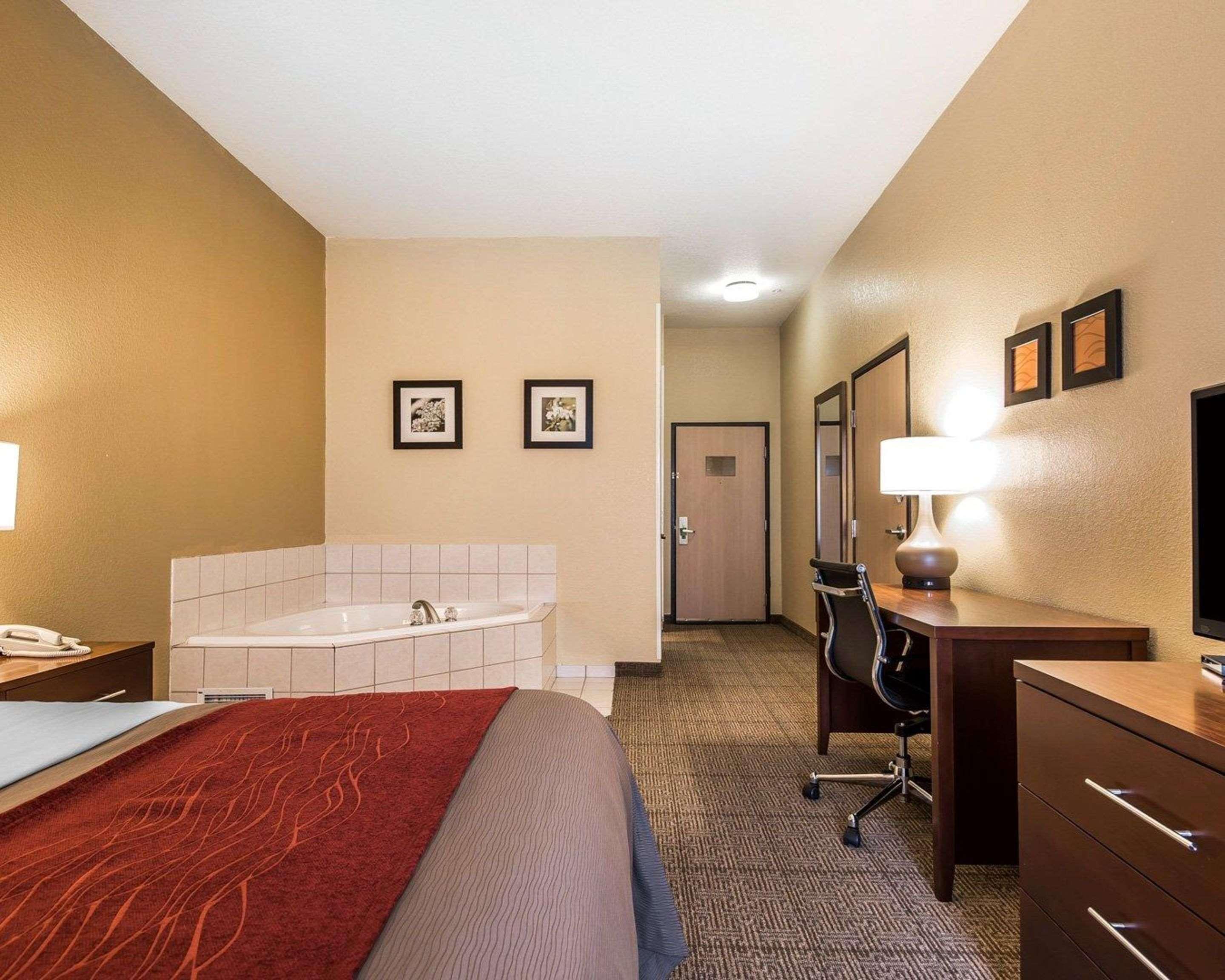 Quality Inn & Suites Bethany Экстерьер фото