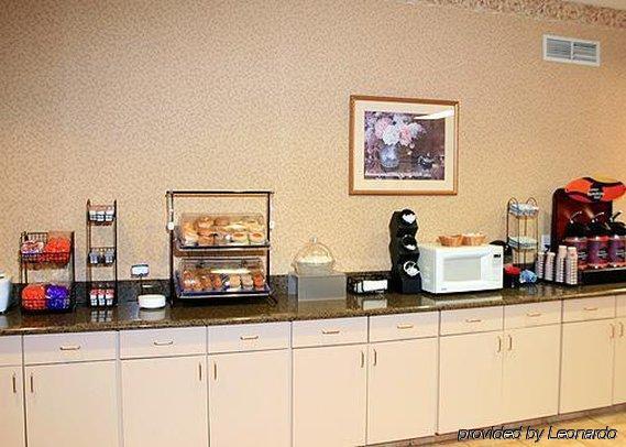 Quality Inn & Suites Bethany Ресторан фото